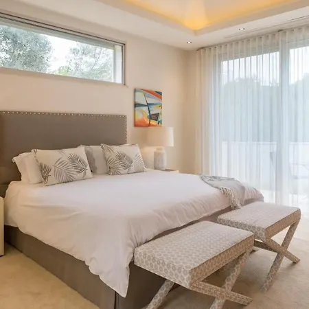 Villa Sleeps 10 Pool Air Con T711328 *