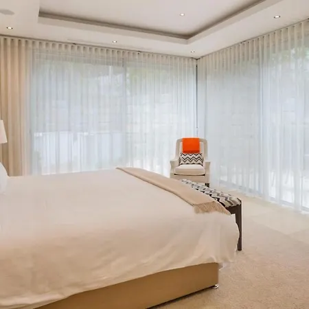 Villa Sleeps 10 Pool Air Con T711328